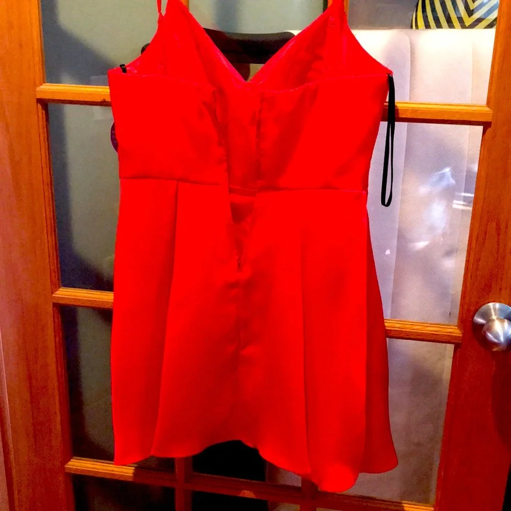 Red spaghetti strap dress. Never worn. With hidden side pockets. - Picture 2 of 2
